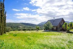 Beautiful Custom-built Scandinavian log cabin in Crete