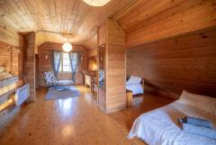 Beautiful Custom-built Scandinavian log cabin in Crete