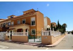 Nice corner townhouse duplex with 3 bedrooms