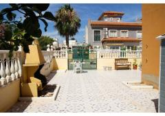 Nice corner townhouse duplex with 3 bedrooms