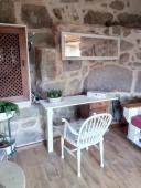 Semi-detached , partially renovated cottage, with garden and bodegas