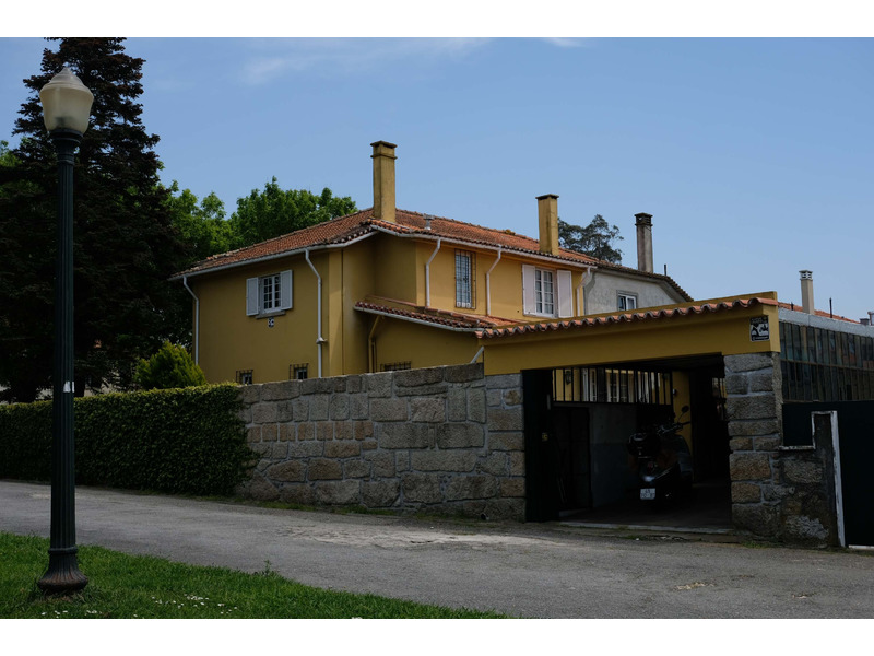 An excellent 4 bedroom house that has been renovated in Foz do Douro