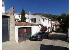 COMFORTABLE AND REFURBISHED 4 BEDROOM FINCA WITH COSY PATIO AND POOL PLUS A GARDEN.