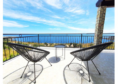 Beautiful house overlooking the ocean
