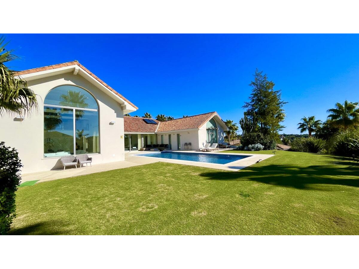 Stunning Mediterranean style villa located in a very prestigious area