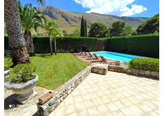 Splendid Villa with Pool and Garden