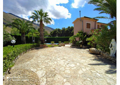 Splendid Villa with Pool and Garden