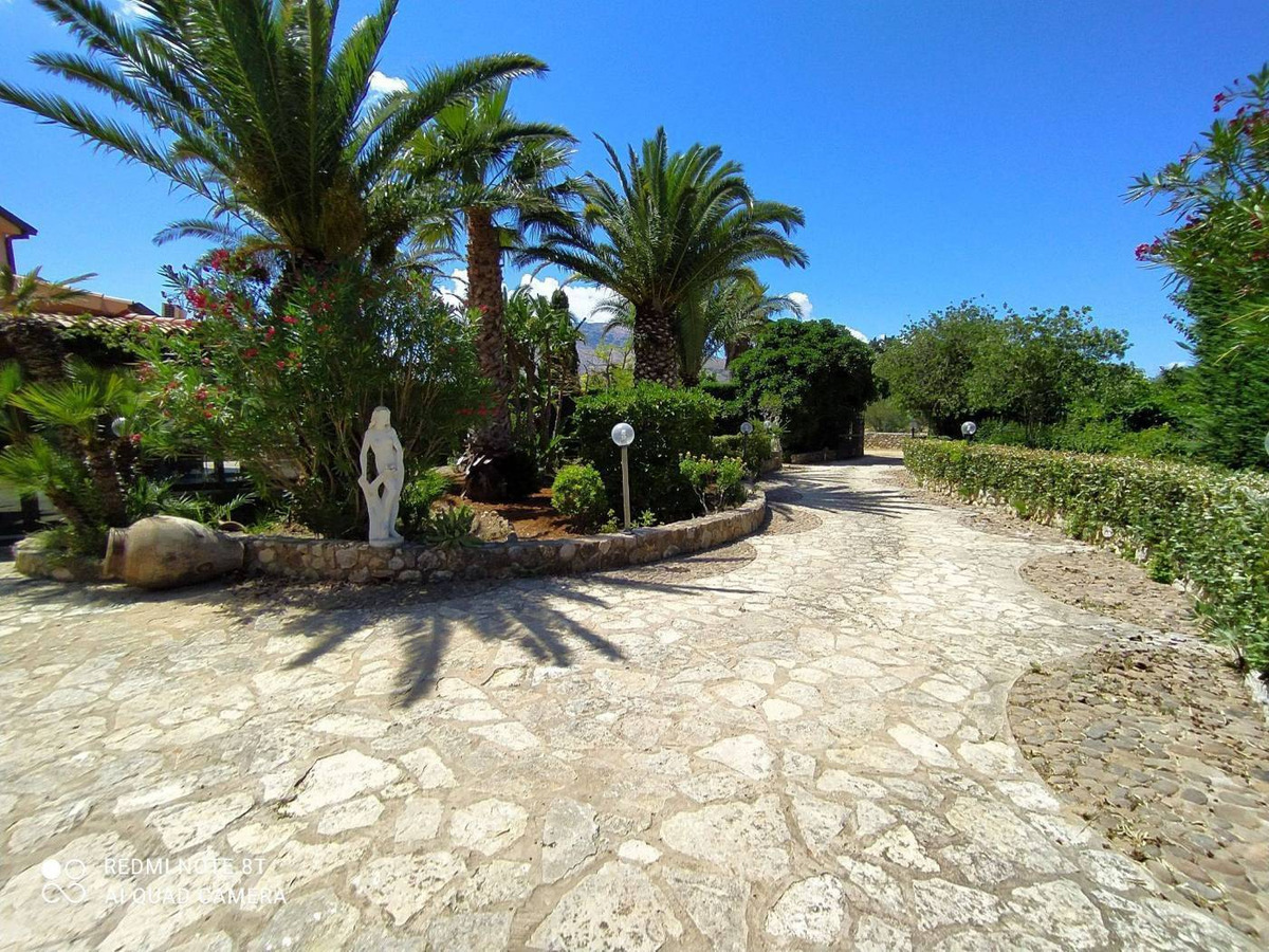 Splendid Villa with Pool and Garden Castellammare del Golfo » Property