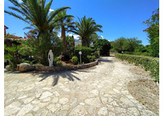 Splendid Villa with Pool and Garden