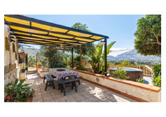 Beautiful Villa with amazing Mountain and Sea View
