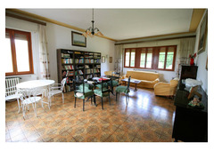 Panoramic views, immersed in green, single villa in Tuscany