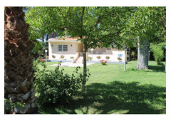Villa with swimming pool. in a quiet location
