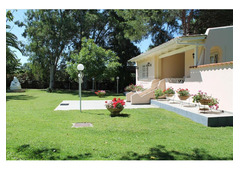 Villa with swimming pool. in a quiet location