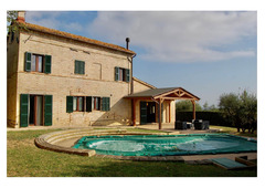 Farmhouse With Pool And Courtyard