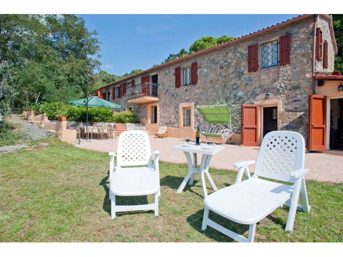 For sale, just 10km from the sea, a splendid stone farmhouse