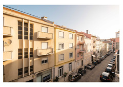 Bright 2-bedroom apartment for sale in Lisbon,  Rua Conde das Antas 74 2oD