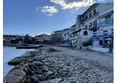 Two floors one 85,13 m2 and one of 138,01m2 infront of the sea