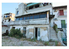 Two floors one 85,13 m2 and one of 138,01m2 infront of the sea