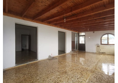 Two floors one 85,13 m2 and one of 138,01m2 infront of the sea