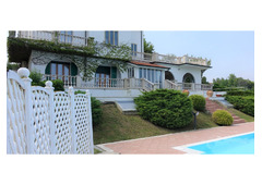 Beautiful villa with sea views, swimming pool, tennis court and 4000 m2 of park land