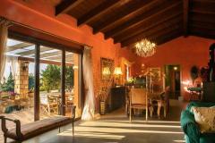 Mediterranean villa with swimming pool just 40 klm from Athens