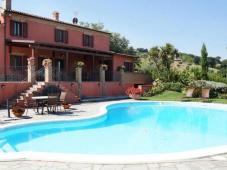 Prestigious villa in a splendid hilly position in Potenza Picena with sea view, olive grove,