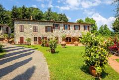 Superb Estate with a swimming-pool, tennis court on the hills of Lucca