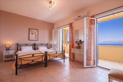 For sale 3-storey vill on the island of Corfu.