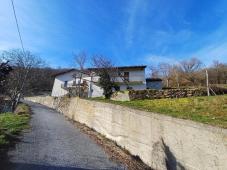 House with private garden in panoramic hamlet