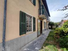 Semi-detached villa with land and warehouses