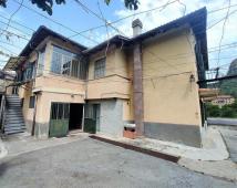 Semi-detached villa with land and warehouses