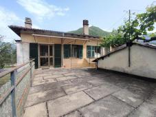 Semi-detached villa with land and warehouses