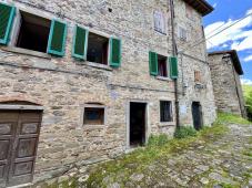 Charming Two-Level Apartment with Independent Entrance in the Historic Hamlet of the Castel San Nicc