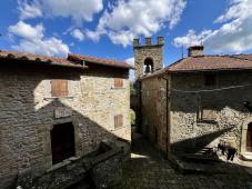 Charming Two-Level Apartment with Independent Entrance in the Historic Hamlet of the Castel San Nicc