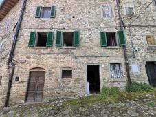 Charming Two-Level Apartment with Independent Entrance in the Historic Hamlet of the Castel San Nicc
