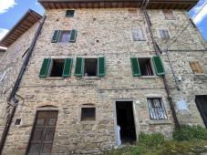 Charming Two-Level Apartment with Independent Entrance in the Historic Hamlet of the Castel San Nicc
