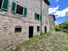 Charming Two-Level Apartment with Independent Entrance in the Historic Hamlet of the Castel San Nicc