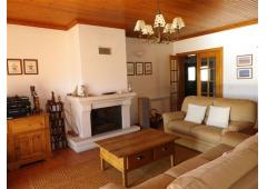 Recent 5 bedroom villa c, land of about 1.600m2 (approx. 0.39 acre).  Coimbrão. MR-1154