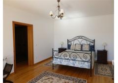 Recent 5 bedroom villa c, land of about 1.600m2 (approx. 0.39 acre).  Coimbrão. MR-1154