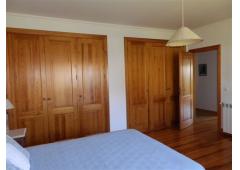 Recent 5 bedroom villa c, land of about 1.600m2 (approx. 0.39 acre).  Coimbrão. MR-1154