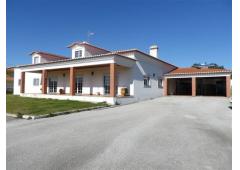 Recent 5 bedroom villa c, land of about 1.600m2 (approx. 0.39 acre).  Coimbrão. MR-1154