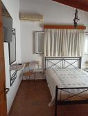 Mountain-side house with sea views + independent guest apartment