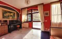 Villa with privare garden and small pool