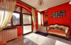 Villa with privare garden and small pool