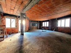 Entire building for sale, from foundation to roof in the town center of Ormea