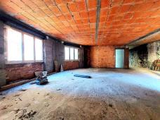 Entire building for sale, from foundation to roof in the town center of Ormea
