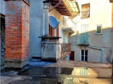 Entire building for sale, from foundation to roof in the town center of Ormea