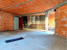 Entire building for sale, from foundation to roof in the town center of Ormea