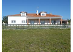 Recent 5 bedroom villa c, land of about 1.600m2 (approx. 0.39 acre).  Coimbrão. MR-1154