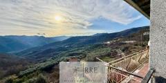 Semi-detached house with breathtaking views for sale in Aquila d’Arroscia